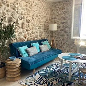 https://appartement-la-tourraque-cote-mer.fr-provencehotel.com
